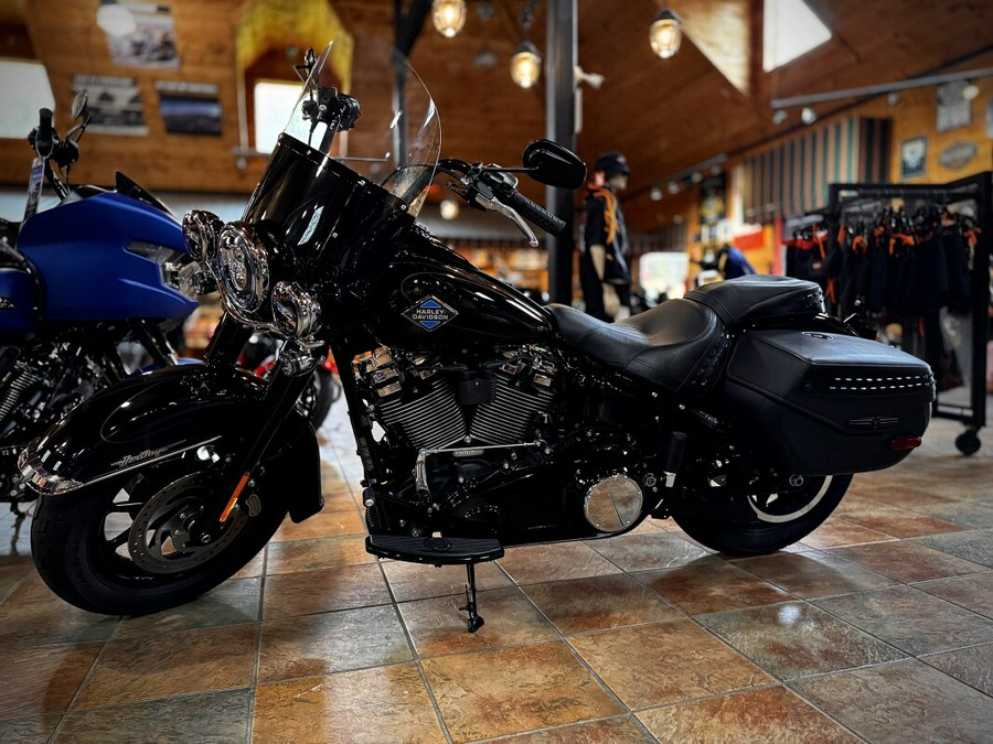 2026 Harley-Davidson® Heritage Classic Vivid Black Black Cast Wheels