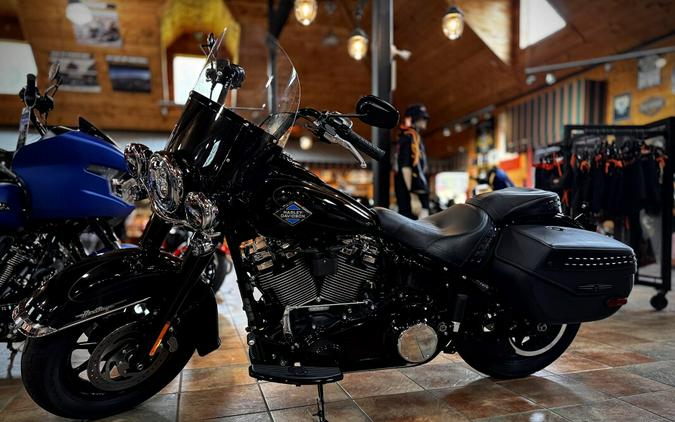 2026 Harley-Davidson® Heritage Classic Vivid Black Black Cast Wheels