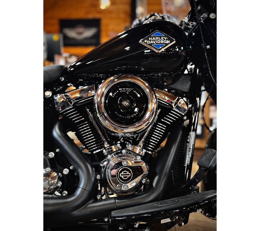 2026 Harley-Davidson® Heritage Classic Vivid Black Black Cast Wheels