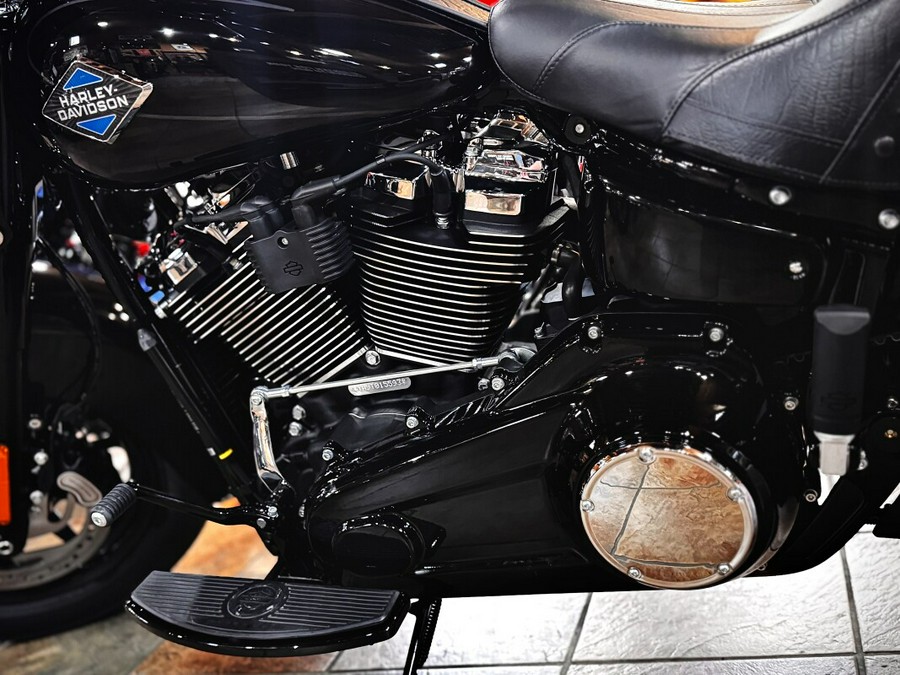 2026 Harley-Davidson® Heritage Classic Vivid Black Black Cast Wheels