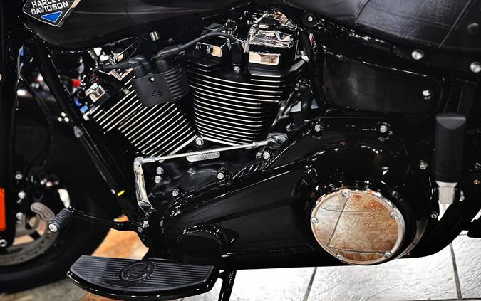 2026 Harley-Davidson® Heritage Classic Vivid Black Black Cast Wheels