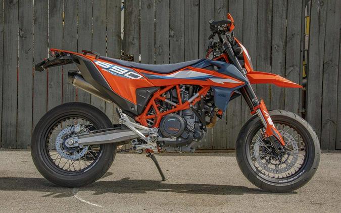 2023 KTM SMC 690 R