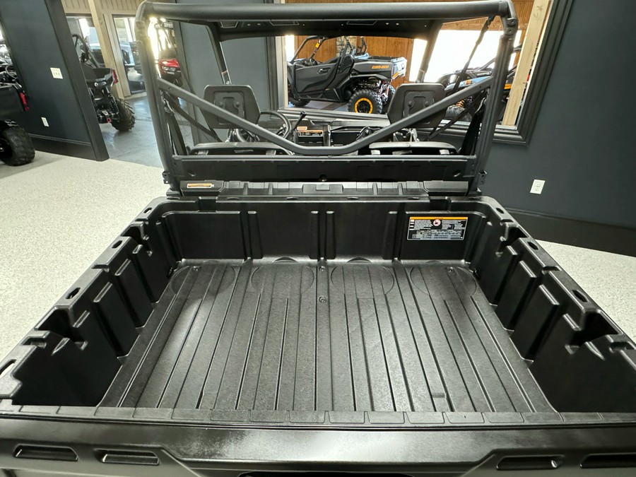 2025 Can-Am Defender DPS HD7