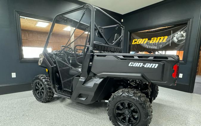 2025 Can-Am Defender DPS HD7