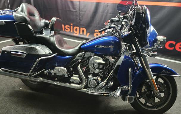 2015 Harley-Davidson® FLHTK