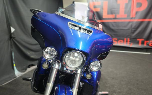 2015 Harley-Davidson® FLHTK