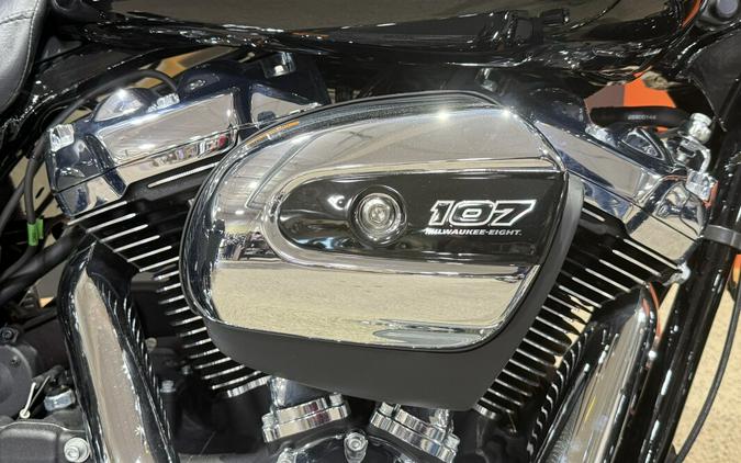 2019 Harley-Davidson® Street Glide® Vivid Black