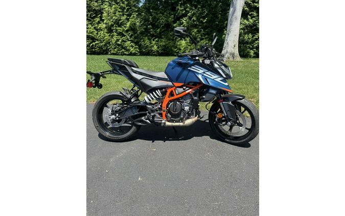2026 KTM 390 DUKE, BLUE