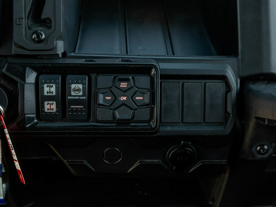 2025 Can-Am Defender MAX XT HD10