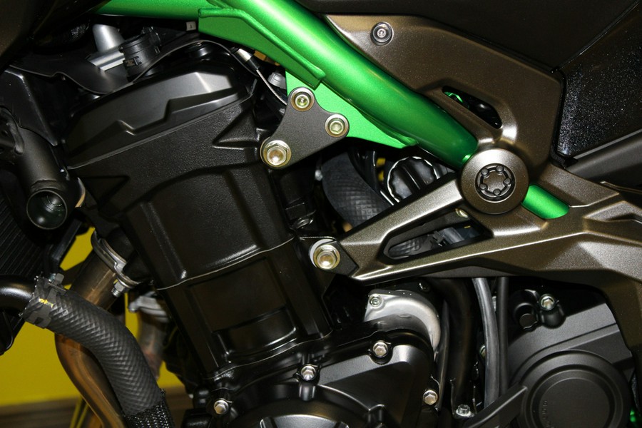 2024 Kawasaki Z900 SE ABS