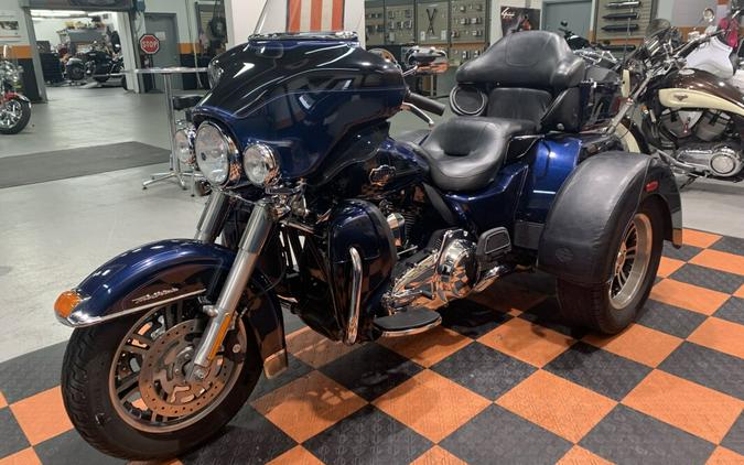 USED 2012 HARLEY-DAVIDSON TRI-GLIDE ULTRA CLASSIC FLHTCUTG FOR SALE NEAR LAKEVILLE, MN