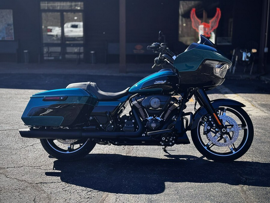 2026 Harley-Davidson® Road Glide® Teal Thunder / Vivid Black Black Trim