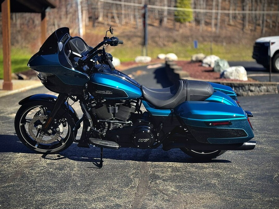 2026 Harley-Davidson® Road Glide® Teal Thunder / Vivid Black Black Trim