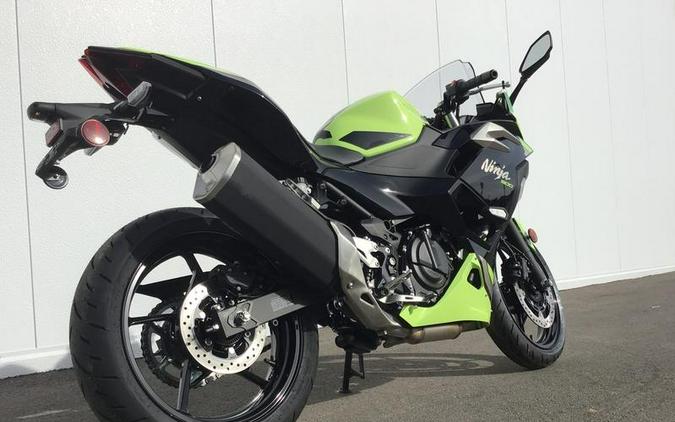 2026 Kawasaki Ninja® 500 ABS Metallic Yellowish Green/Ebony