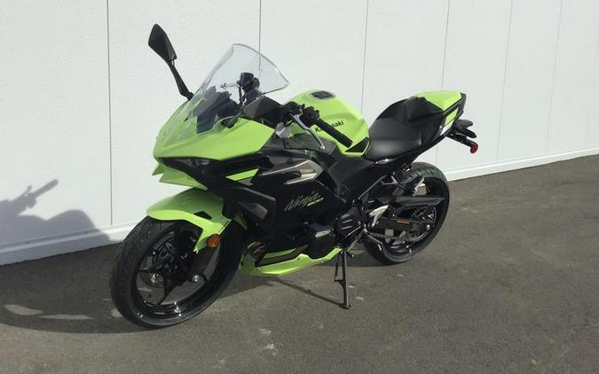 2026 Kawasaki Ninja® 500 ABS Metallic Yellowish Green/Ebony