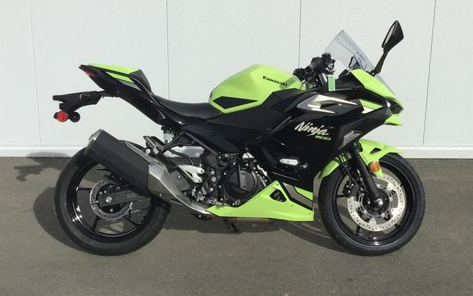 2026 Kawasaki Ninja® 500 ABS Metallic Yellowish Green/Ebony