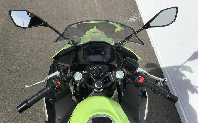 2026 Kawasaki Ninja® 500 ABS Metallic Yellowish Green/Ebony