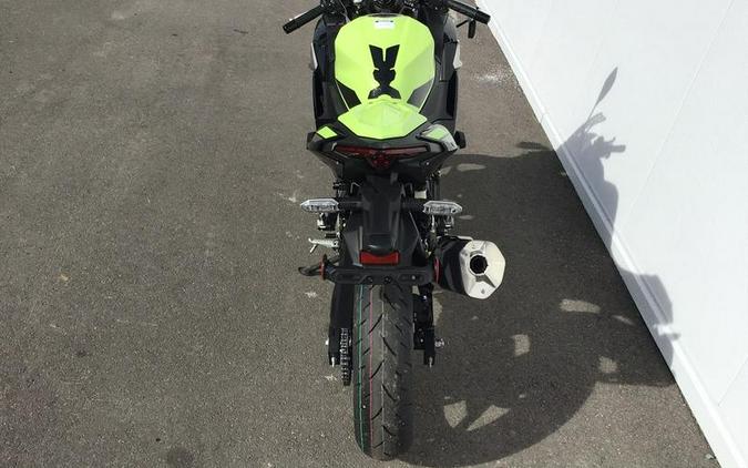 2026 Kawasaki Ninja® 500 ABS Metallic Yellowish Green/Ebony