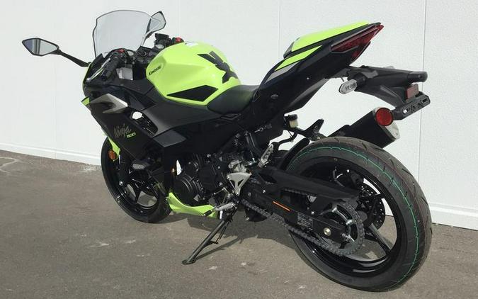 2026 Kawasaki Ninja® 500 ABS Metallic Yellowish Green/Ebony