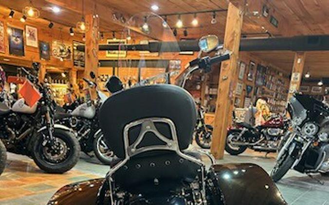 2022 Harley-Davidson Road King Vivid Black