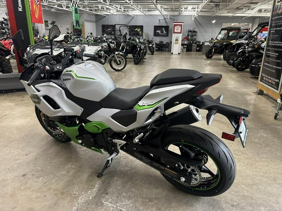 2024 Kawasaki Ninja® 7 Hybrid ABS