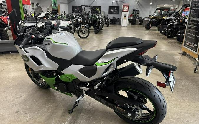 2024 Kawasaki Ninja® 7 Hybrid ABS