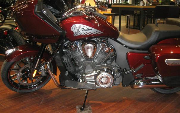 2022 Indian Motorcycle Indian Challenger Limited - MAROON METALLIC