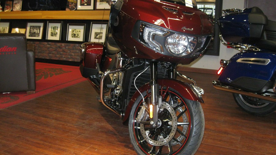 2022 Indian Motorcycle Indian Challenger Limited - MAROON METALLIC