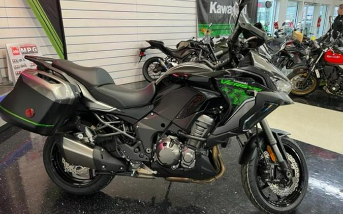 2023 Kawasaki Versys® 1000 SE LT+