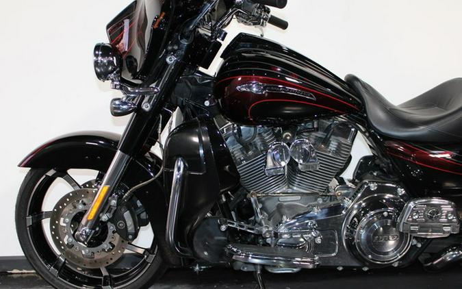 2011 Harley-Davidson FLHXSE2 - CVO Street Glide