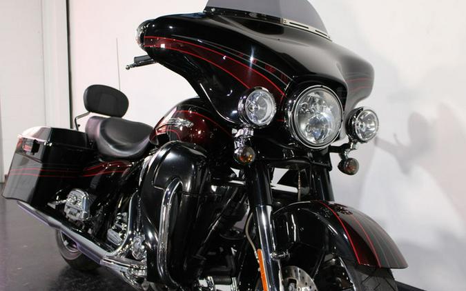 2011 Harley-Davidson FLHXSE2 - CVO Street Glide