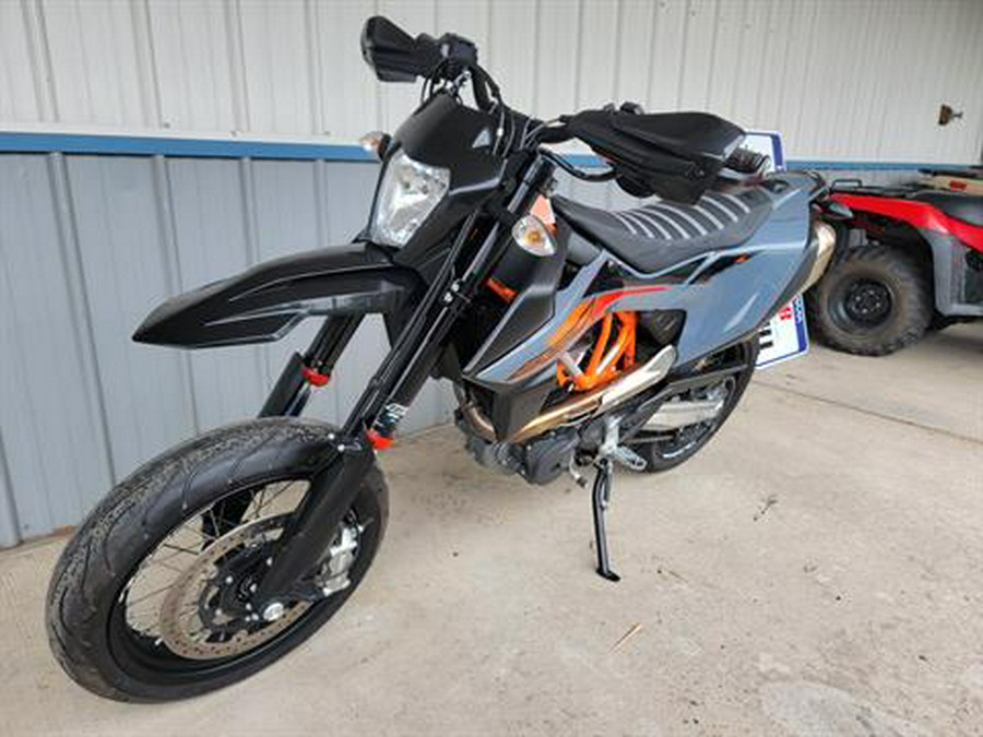 2022 KTM 690 SMC R