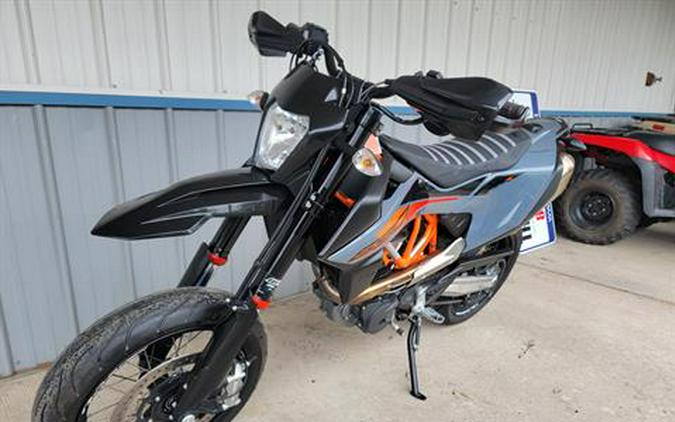 2022 KTM 690 SMC R