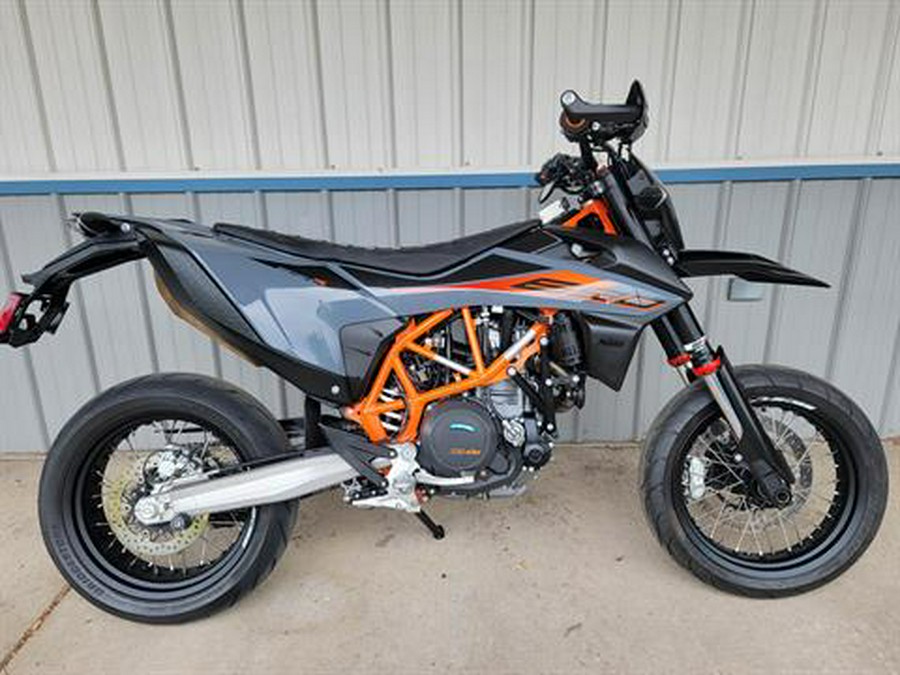 2022 KTM 690 SMC R