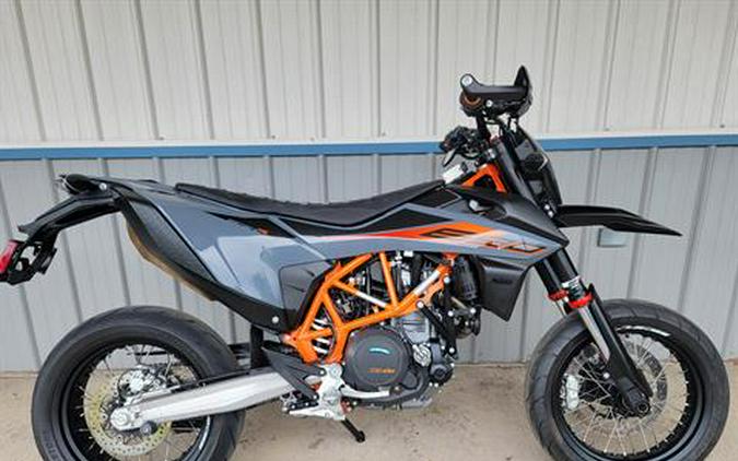 2022 KTM 690 SMC R