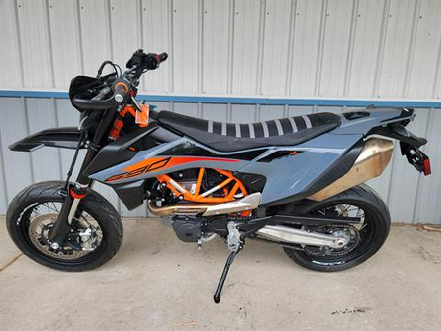 2022 KTM 690 SMC R