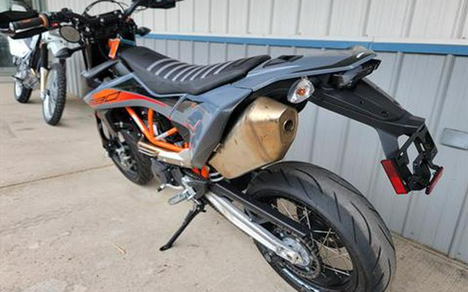 2022 KTM 690 SMC R