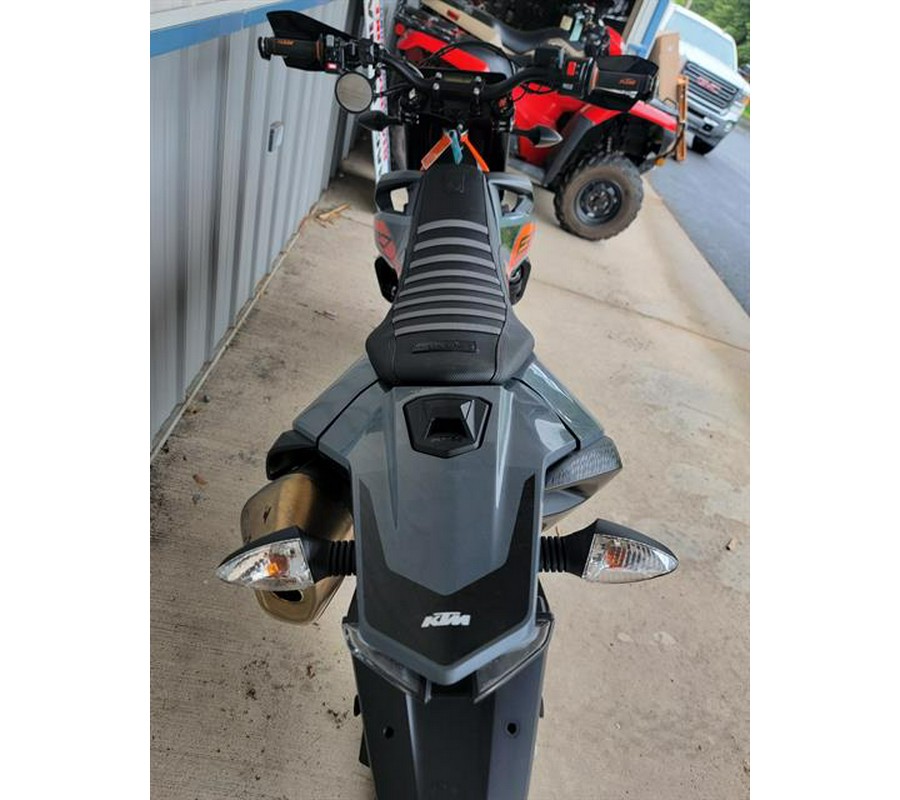 2022 KTM 690 SMC R