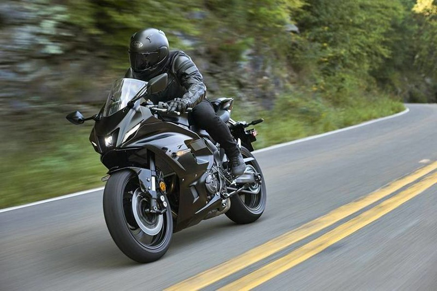 2025 Yamaha YZF-R7 CA