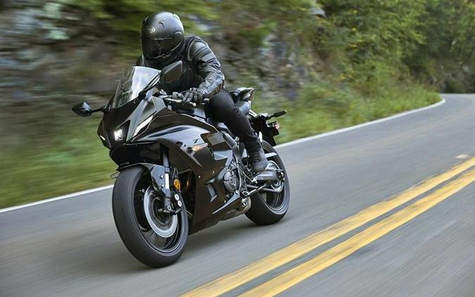 2025 Yamaha YZF-R7 CA