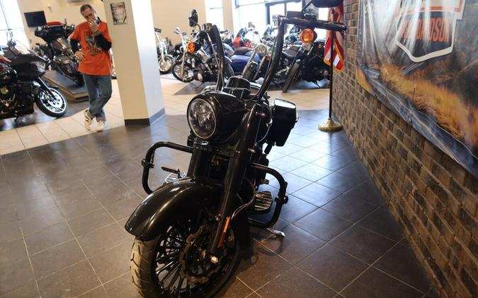 2017 Road King® Special (FLHRXS)