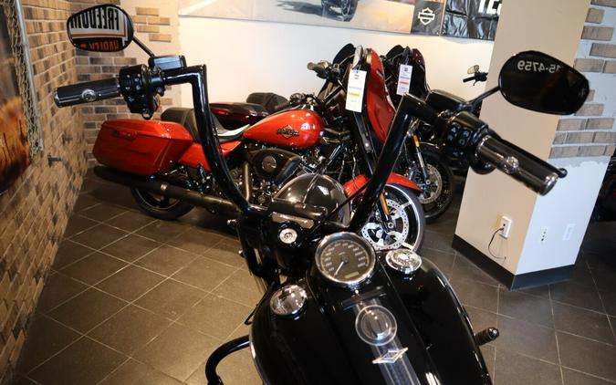 2017 Road King® Special (FLHRXS)