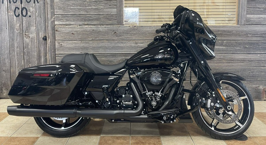 2024 Harley-Davidson Street Glide® Vivid Black - Black Finish