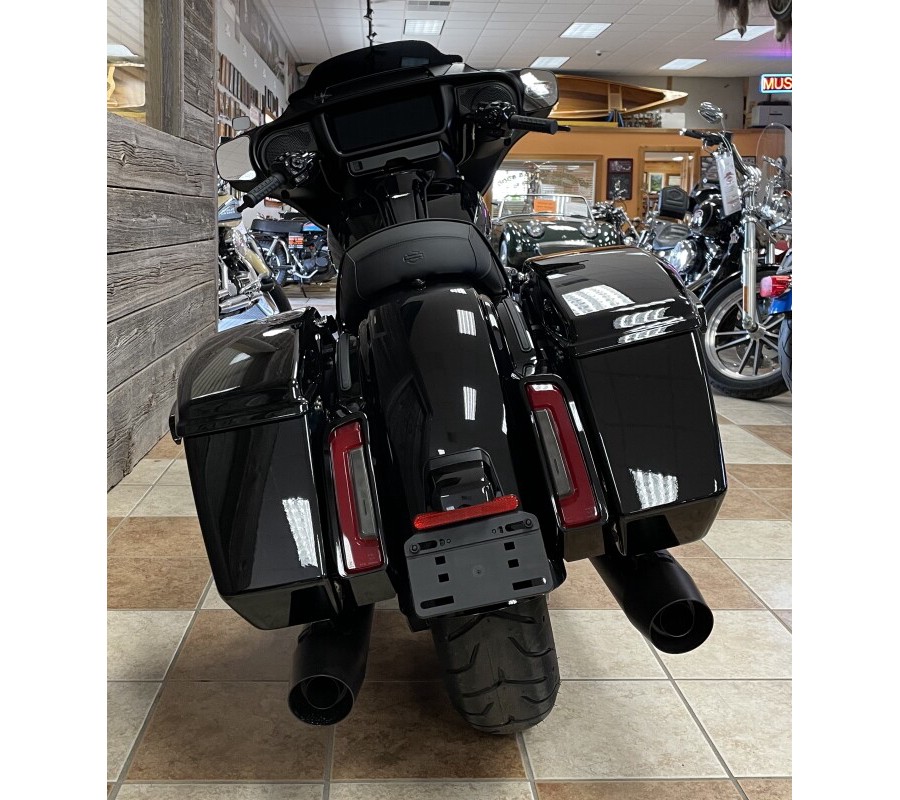 2024 Harley-Davidson Street Glide® Vivid Black - Black Finish