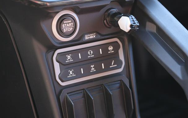 2026 CAN-AM MAVERICK R MAX X WITH SMARTSHOX 999T DCT