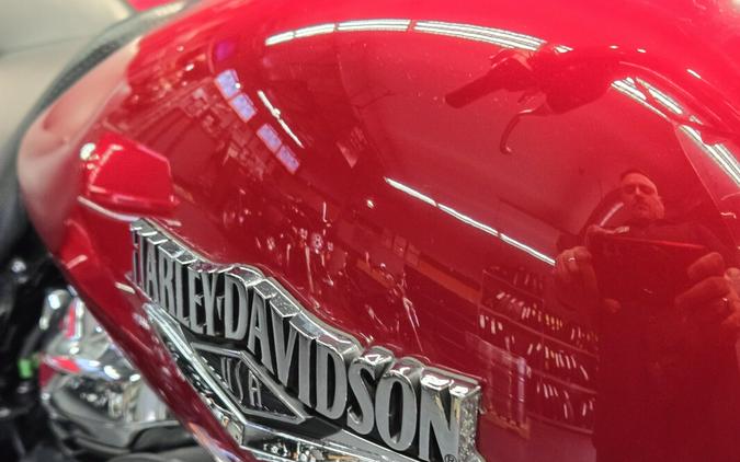 2021 Harley-Davidson Road King Billiard Red