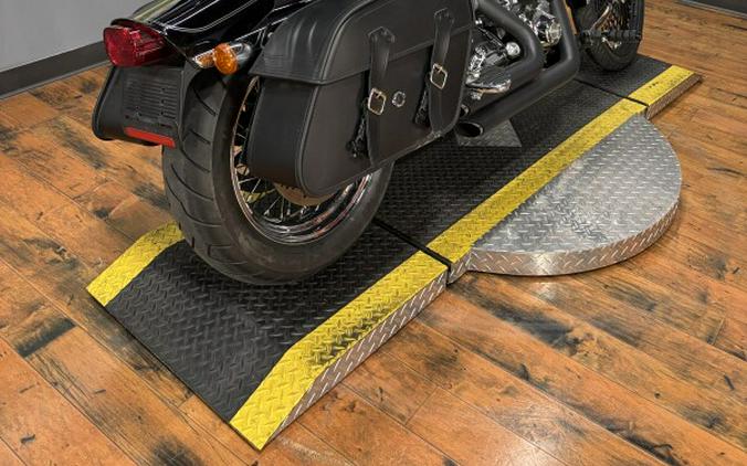 2007 Harley-Davidson® Wide Glide BLACK W/PINSTRIPE