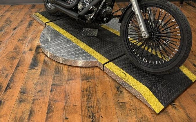 2007 Harley-Davidson® Wide Glide BLACK W/PINSTRIPE