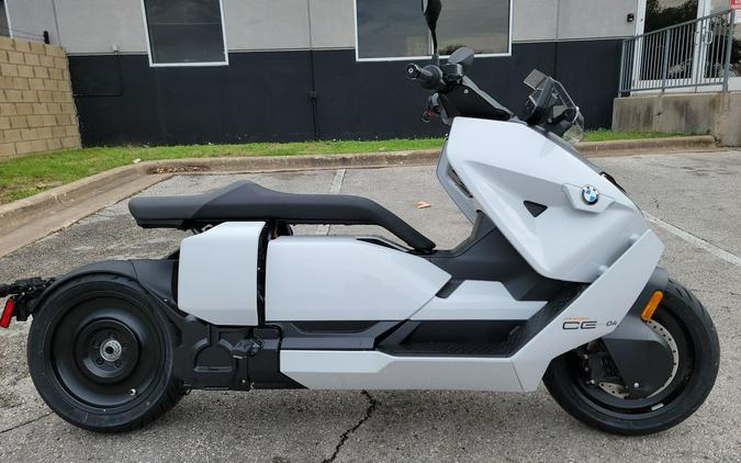 2023 BMW CE 04 Review [Urban Electric Commuter Scooter]