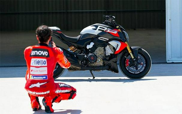 2026 Ducati Diavel V4 RS
